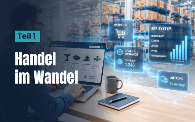 Mann sitz am Computer und transparente Icons mit der Aufschrift Webshop und Lager schweben im Raum vor einer Lagerhalle